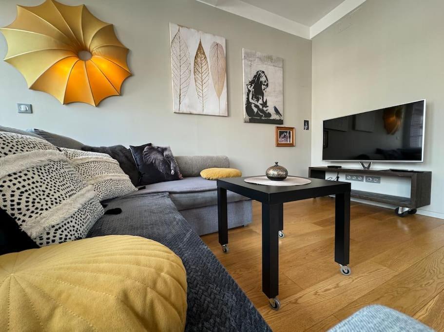 Apartment L'arsenal - Centre - Poche Commerces & Restaurant - 6 P *
